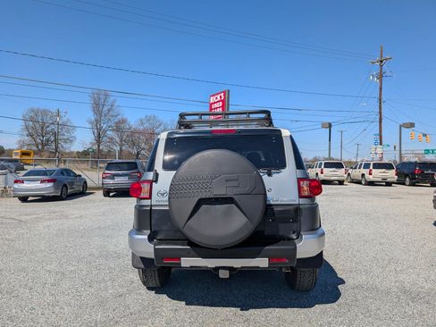 Used 2010 Toyota FJ Cruiser RWD image 8