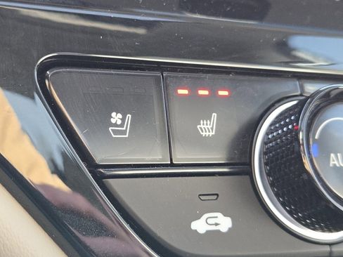 Used 2023 Honda Accord Touring image 12