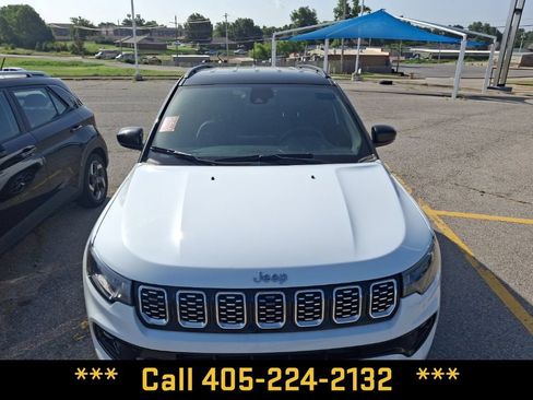 Used 2025 Jeep Compass Limited AWD/4WD image 4