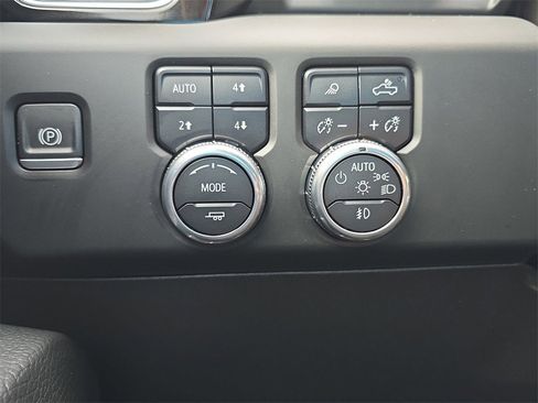 Used 2024 GMC Sierra 3500 Denali w/ Denali Reserve Package image 26