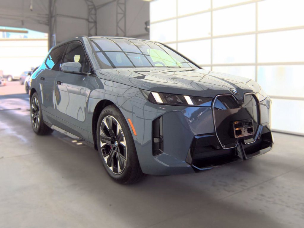 Used 2026 BMW iX xDrive60 w/ M Sport Package AWD/4WD image 4