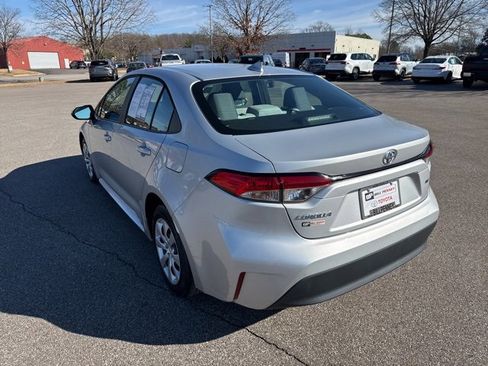 Used 2023 Toyota Corolla LE image 3