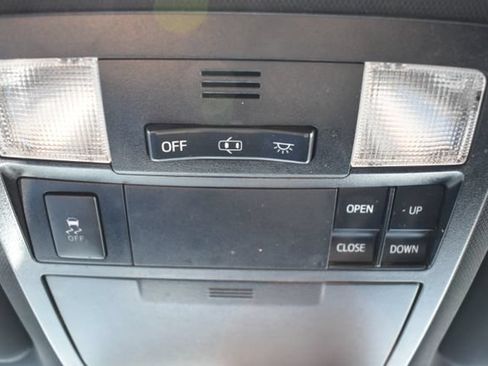 Used 2018 Toyota Tacoma SR5 AWD/4WD image 31