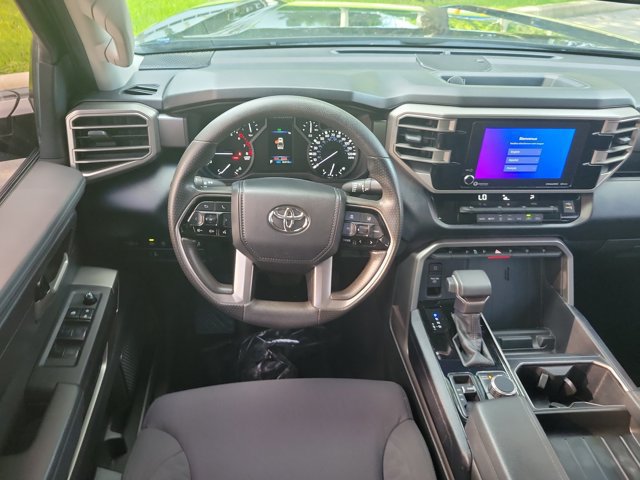 Used 2022 Toyota Tundra SR5 w/ SR5 Convenience Package AWD/4WD image 17