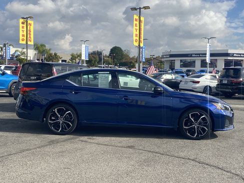 Used 2024 Nissan Altima 2.5 SR image 2