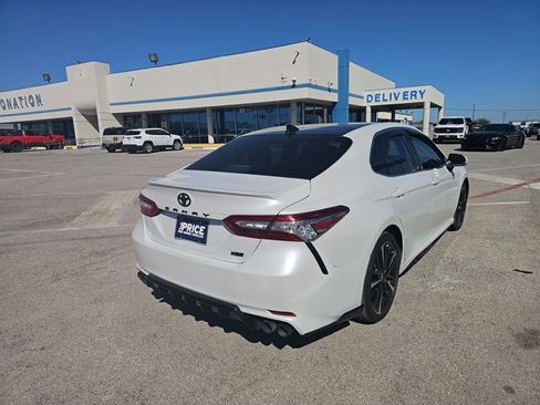 Used 2020 Toyota Camry XSE image 5