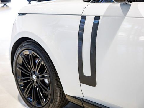 Used 2023 Land Rover Range Rover SE image 37