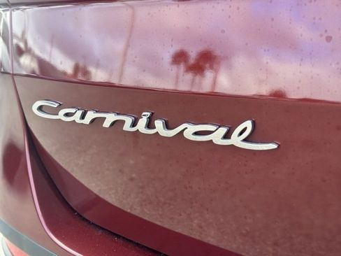 Used 2022 Kia Carnival LX image 10