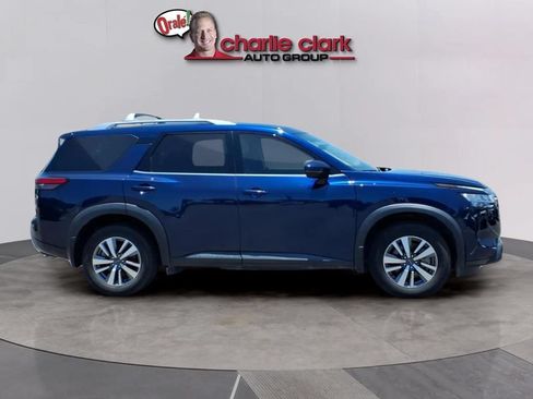 Used 2024 Nissan Pathfinder SL FWD image 6