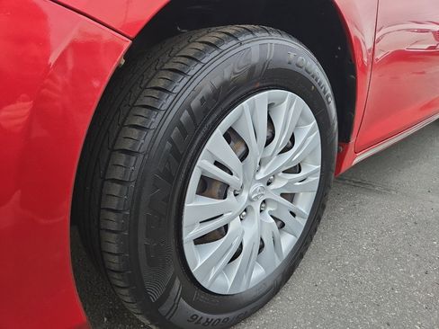 Used 2013 Toyota Camry LE image 24