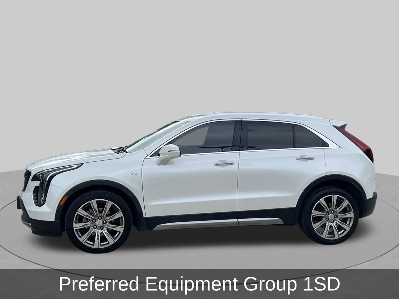 Used 2023 Cadillac XT4 Premium Luxury w/ Technology Package FWD image 2