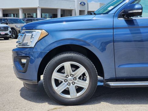 Used 2018 Ford Expedition XLT w/ Equipment Group 202A RWD image 9