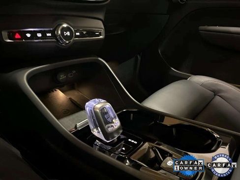 Used 2025 Volvo XC40 B5 Plus image 52