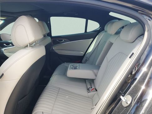Used 2025 Genesis G70 3.3T Advanced RWD image 10