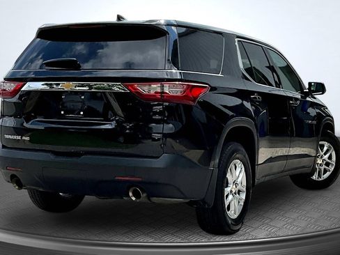 Used 2021 Chevrolet Traverse LS AWD/4WD image 6