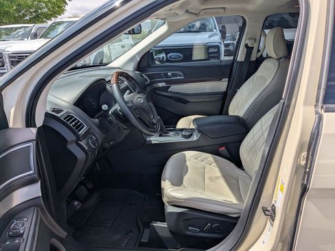 Used 2018 Ford Explorer Platinum AWD/4WD image 29