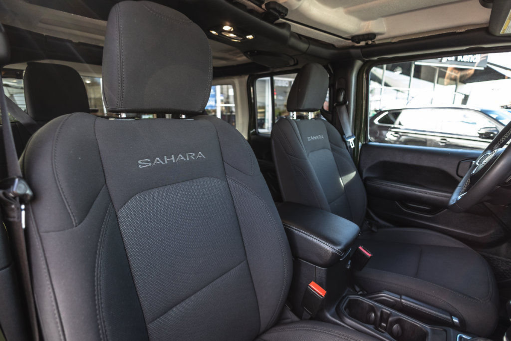 Used 2023 Jeep Wrangler Unlimited Sahara AWD/4WD image 28