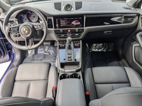 Certified 2025 Porsche Macan image 23