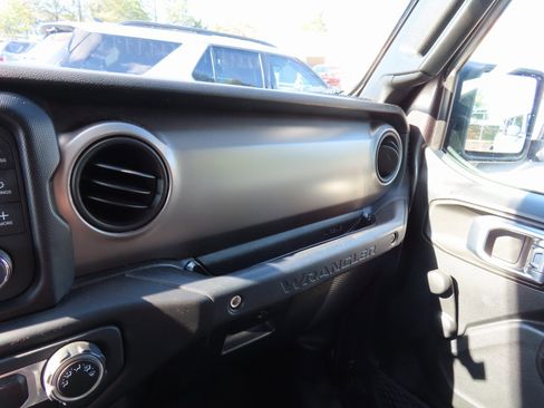 Used 2021 Jeep Wrangler Unlimited Sport image 22