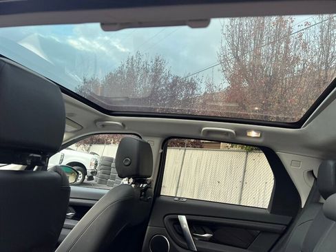 Used 2023 Land Rover Discovery Sport S image 22