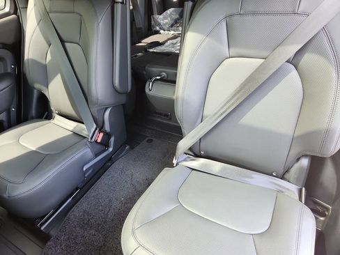 Used 2025 Land Rover Defender 130 S image 23