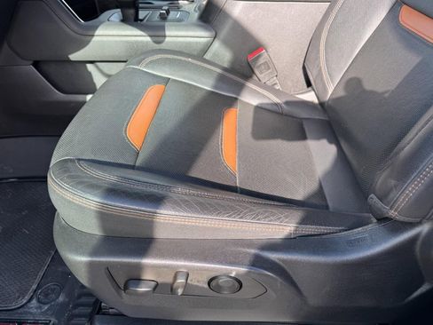 Used 2022 GMC Sierra 1500 AT4 w/ AT4 Premium Package image 15