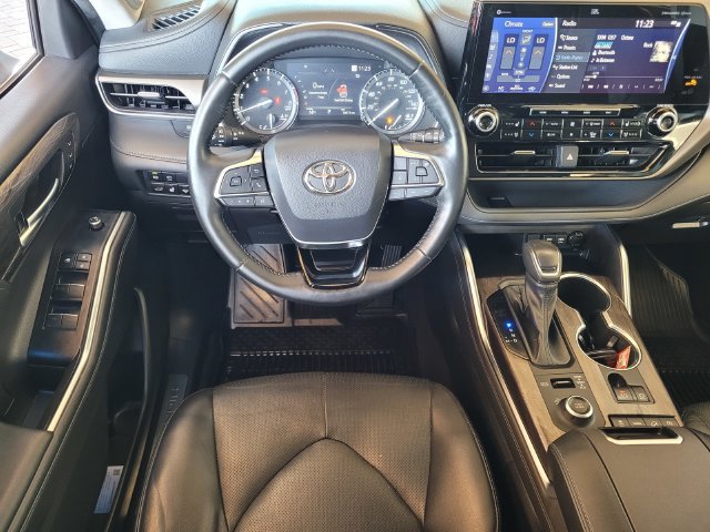 Certified 2021 Toyota Highlander Limited AWD/4WD image 19