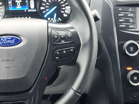 Used 2018 Ford Explorer XLT AWD/4WD image 13