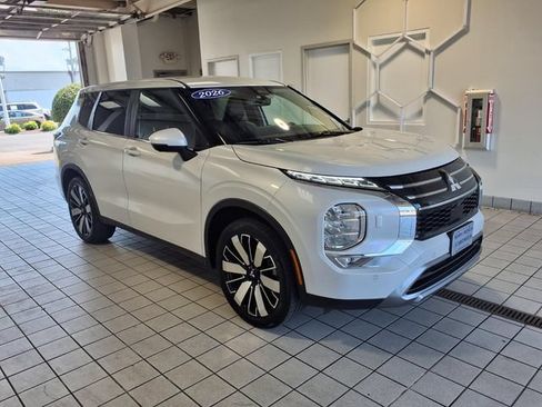 Used 2025 Mitsubishi Outlander SE AWD/4WD image 1