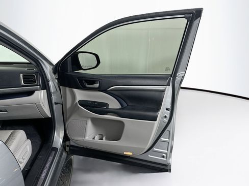 Used 2017 Toyota Highlander Limited image 36