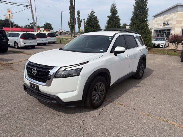 Used 2025 Nissan Pathfinder SV FWD image 2