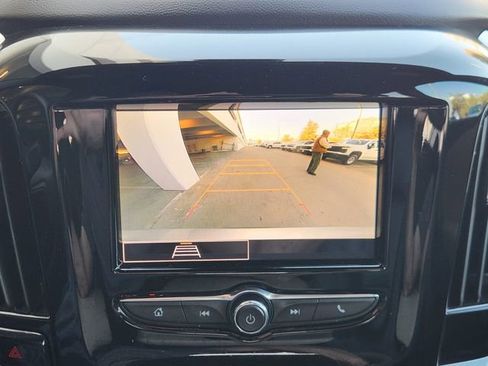 Used 2022 Chevrolet Traverse LS image 15