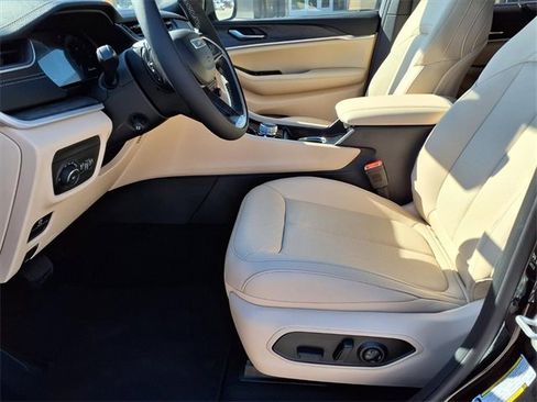 New 2025 Jeep Grand Cherokee Limited w/ Luxury Tech Group II image 8