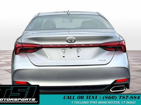 Used 2019 Toyota Avalon XLE image 4
