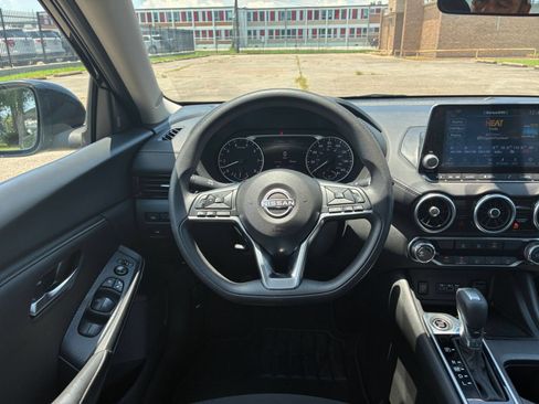 Used 2025 Nissan Sentra SV FWD image 27