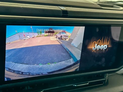 Used 2024 Jeep Wrangler Unlimited AWD/4WD image 18