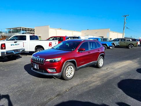 Used 2019 Jeep Cherokee Latitude w/ Popular Appearance Group AWD/4WD image 3
