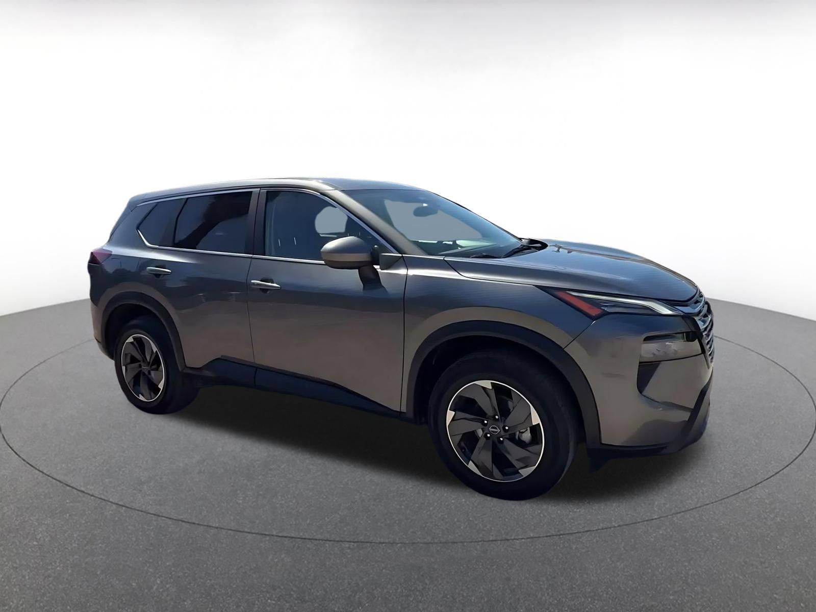 Used 2025 Nissan Rogue SV AWD/4WD image 2
