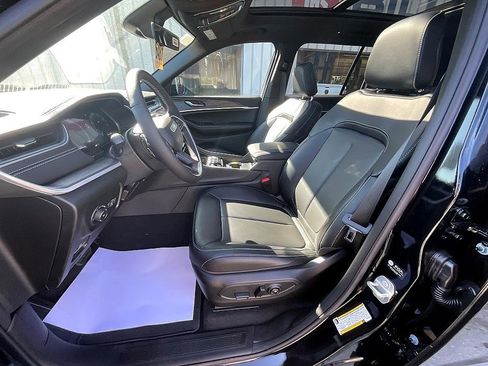 New 2025 Jeep Grand Cherokee Limited image 15