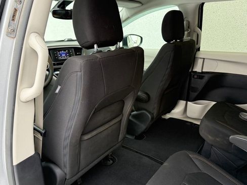 Used 2017 Chrysler Pacifica LX w/ Tire & Wheel Group image 24