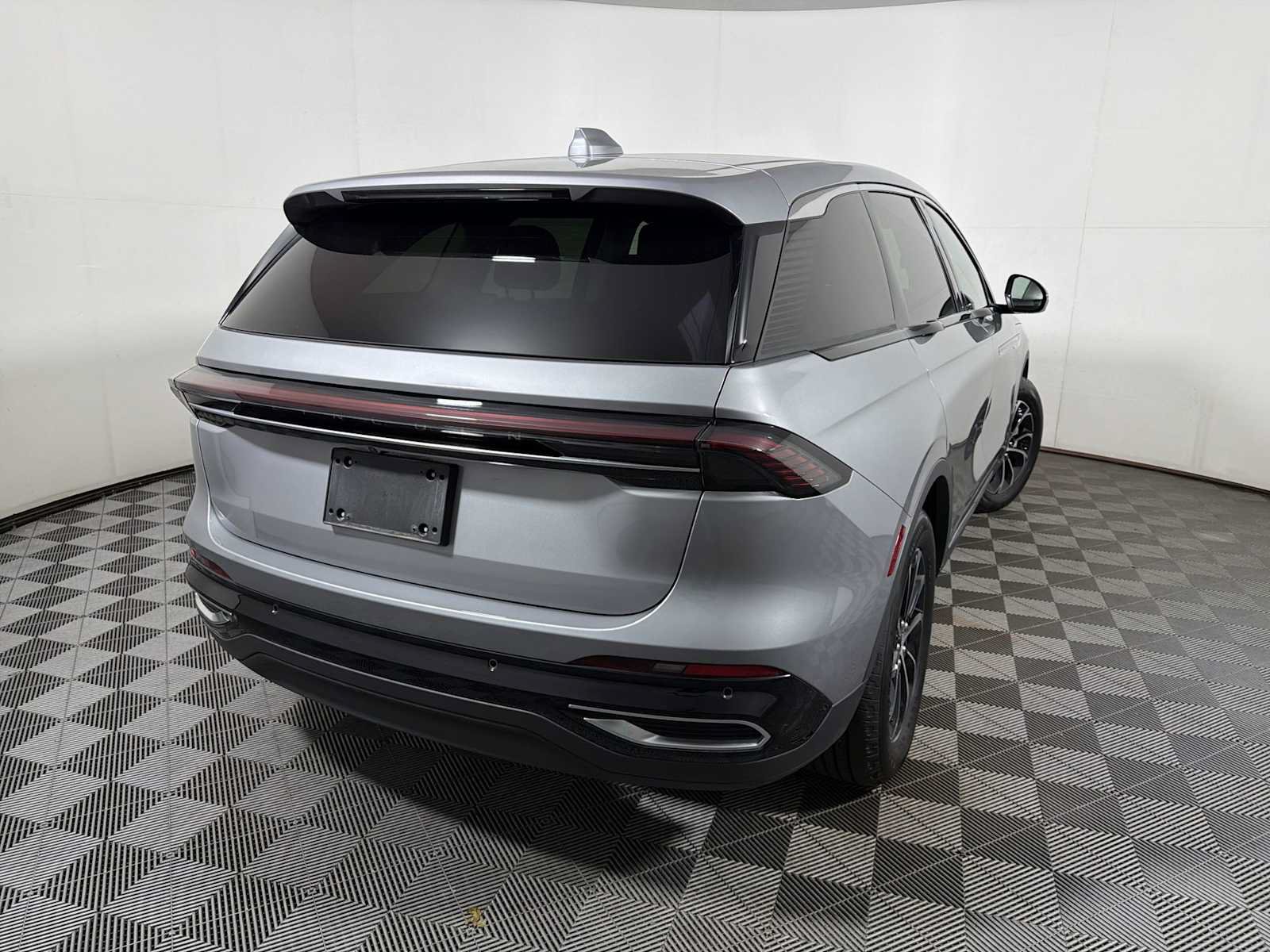 Used 2025 Lincoln Nautilus Premier w/ Equipment Group 102A AWD/4WD image 6
