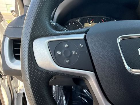 Used 2024 GMC Terrain SLE w/ Driver Convenience Package FWD image 10