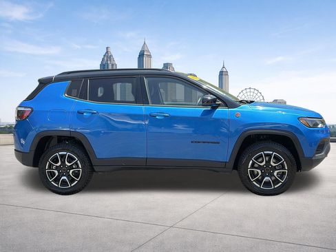 Used 2025 Jeep Compass Trailhawk AWD/4WD image 6