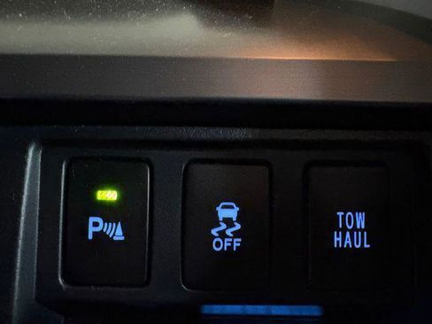 Certified 2018 Toyota Tundra Platinum image 21