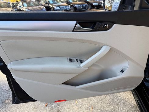 Used 2013 Volkswagen Passat 2.5 SE image 11