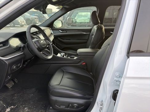 New 2025 Jeep Grand Cherokee Limited image 10