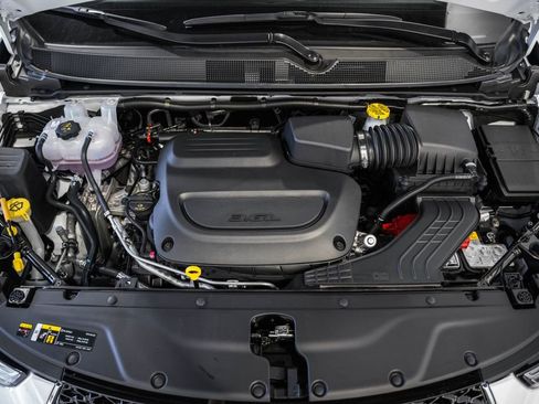 New 2026 Chrysler Pacifica Select image 13