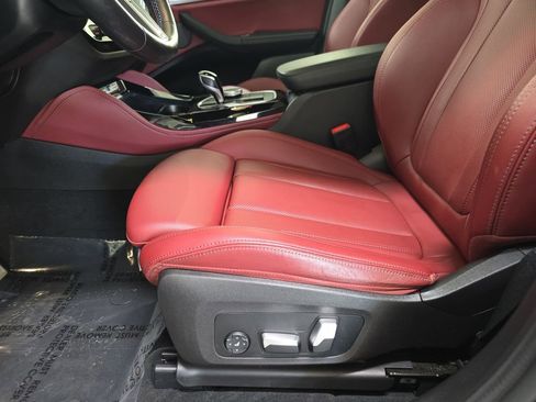 Certified 2023 BMW X4 M40i w/ Premium Package image 28