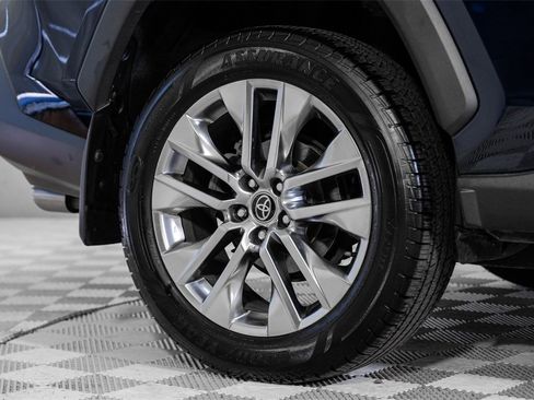 Used 2021 Toyota RAV4 XLE Premium image 63