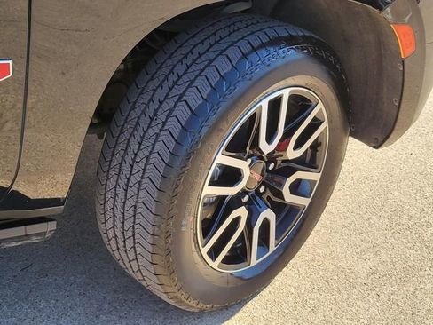 Used 2021 GMC Yukon AT4 w/ AT4 Premium Package image 6